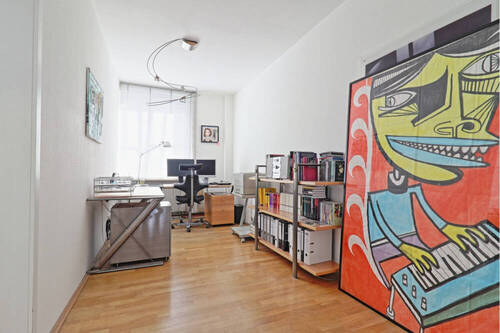 Büroraum mit Durchgangstür - 