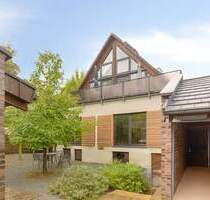 Zweifamilienhaus mit idyllischem Hof-Charakter, lichtdurchfluteten Räumen und Garage - Solingen / Wald