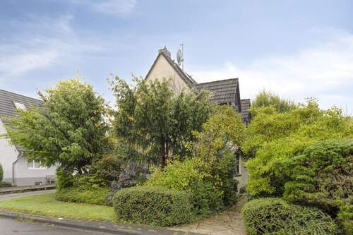 Außenansicht - Vorgarten - 6 Zimmer Mehrfamilienhaus, Wohnhaus in Solingen / Wald