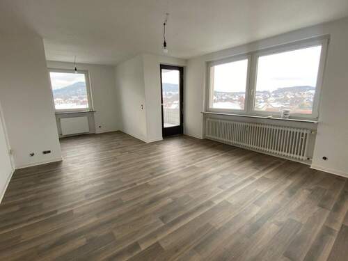 Wohnbereich - WIR RENOVIEREN - Charmante Singlewohnung mit Balkon