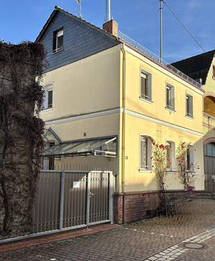 Hausansicht vorn - Dieses charmante Haus in Schierstein fühlt sich einsam und sucht liebe, neue Eigentümer!