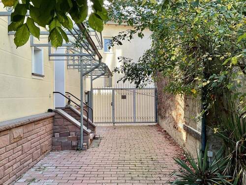 Hofeinfahrt - 5 Zimmer Einfamilienhaus zum Kaufen in Wiesbaden