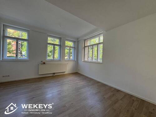 Wohnzimmer mit offener Küche - 