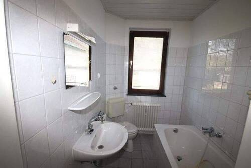 Bad mit Wanne - 