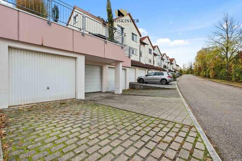 Garage mit Außenstellplatz - 