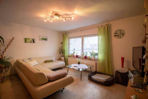 Wohnzimmer - 3 Zimmer Doppelhaushälfte zum Kaufen in Herschbach