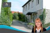 Hauseingang Straßenansicht - Freistehendes Haus mit riesigem Platzangebot und vielseitigen Nutzungsmöglichkeiten