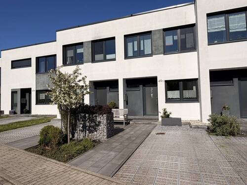 Objektansicht Vorderseite - Kompakt. Modern. Seenah. Zuhause mit Lebensqualität in Bitterfeld-Wolfen am Goitzschesee
