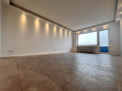 Wohnzimmer - Renovierte Wohnung mit Balkon und modernem Bad - Perfekte Lage mit Top-Anbindung