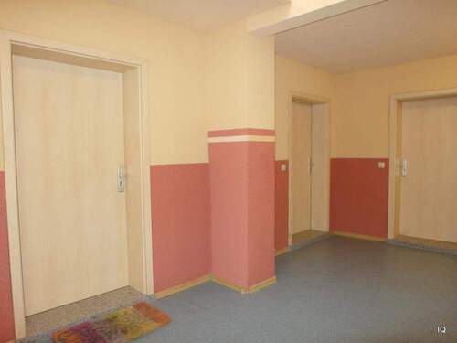 Treppenhaus, Wohnungseingang - 