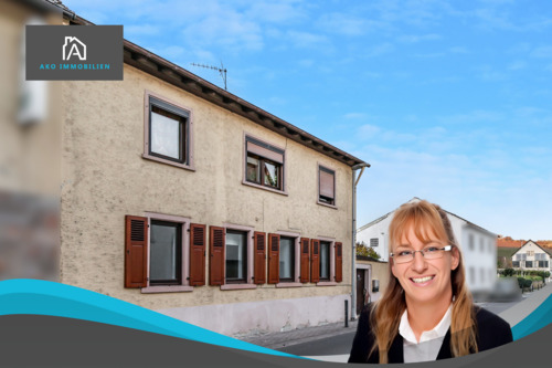 Straßenansicht - Historischer Charme trifft Entwicklungspotenzial: Zweifamilienhaus mit Nebengebäuden * Bieterverfahren