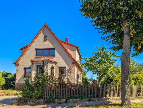 Hausansicht - 7 Zimmer Einfamilienhaus zum Kaufen in Zwenkau