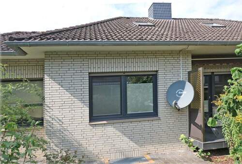 S-O Ansicht mit Satellitenantenne - 