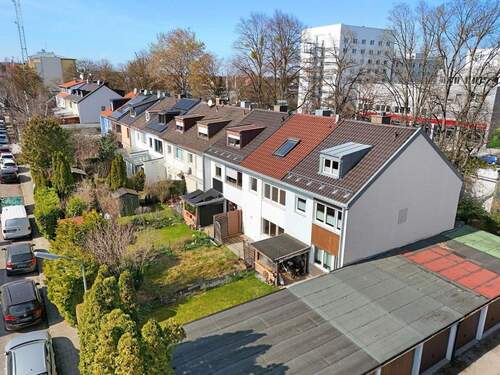 Hausansicht - 6 Zimmer Reihenmittelhaus zum Kaufen in München