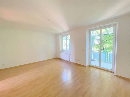 Wohnzimmer - Gemütliche 2-Raum-Wohnung mit Balkon & Tageslichtbad in ruhiger Lage
