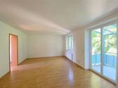 Wohnzimmer/Zugang Balkon - 
