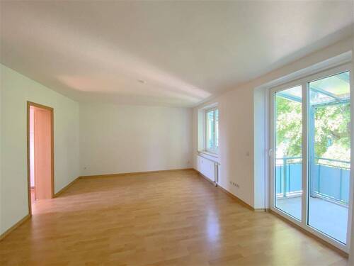 Wohnzimmer/Zugang Balkon - 