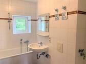 Badezimmermit Fenster - 