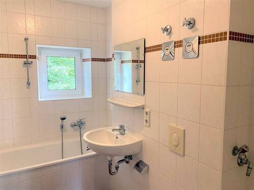 Badezimmermit Fenster - 