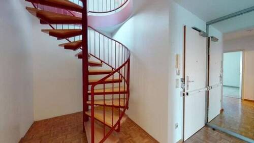 Eingang und Treppe - 