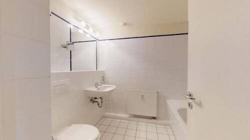 Bad mit Wanne - 