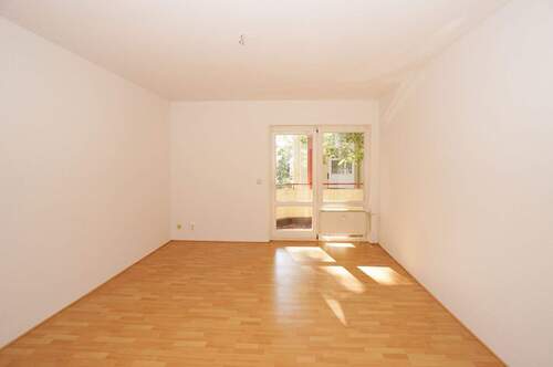 Wohnzimmer - 2 Zimmer Etagenwohnung in Dresden / Laubegast