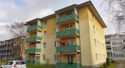 Ansicht - Altersgerechtes Wohnen: Gepflegte 2-Zimmer-Wohnung mit Aufzug und Balkon in Zentrumsnähe