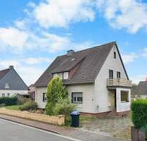 Freistehendes EinZweifamilienhaus mit Garage und großem Grundstück - Uetze Dedenhausen