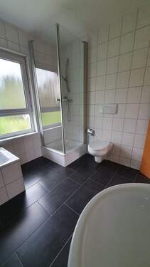 Bad mit Dusche & Wanne, DG - 