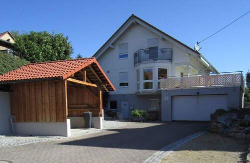 Hauszufahrt - Freisteh. EFH mit 2 Terrassen, Balkon & Garten