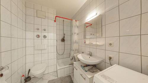 Badezimmer - Etagenwohnung mit 45,00 m² in Fürth zum Kaufen