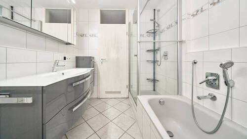 Frische am Morgen, Erholung am Abend Ihr komfortables Vollbad - Etagenwohnung mit 85,00 m&sup2; in Waiblingen / Hohenacker zur Miete
