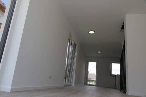 EG: Wohnzimmer Blick Küche - 