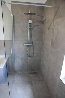 OG: Badezimmer 1 - 