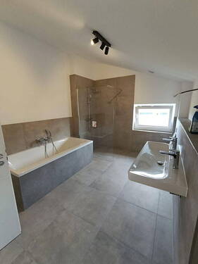 OG: Badezimmer 2 - 