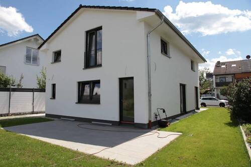 Außenansicht 2 - 5 Zimmer Einfamilienhaus zum Kaufen in Brunnthal