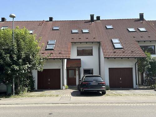 Außenansicht Eingangsseite.... - 4 Zimmer Etagenwohnung zum Kaufen in Tübingen