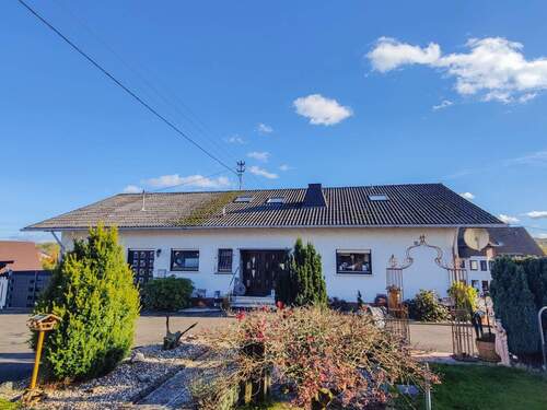 Hausansicht - 1 Zimmer Mehrfamilienhaus, Wohnhaus zum Kaufen in Altenkirchen