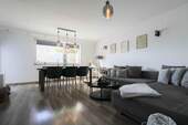 Wohnzimmer - Ihr Alterswohnsitz? 4 Zimmer Wohnung in Citylage mit Balkon und Tiefgaragenstellplatz...