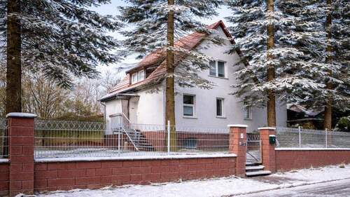 Ihr neues Ferienhaus! - 'Zwischen See und Gartenidylle: Ferienhaus mit Entwicklungspotenzial'
