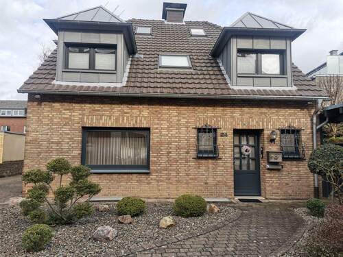 Vorderansicht - 7 Zimmer Einfamilienhaus zum Kaufen in Mönchengladbach