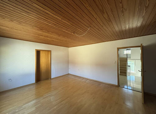 Schlafzimmer mit Ankleide im Obergeschoss - 