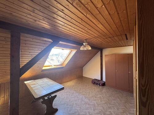 Zimmer im Dachgeschoss - 