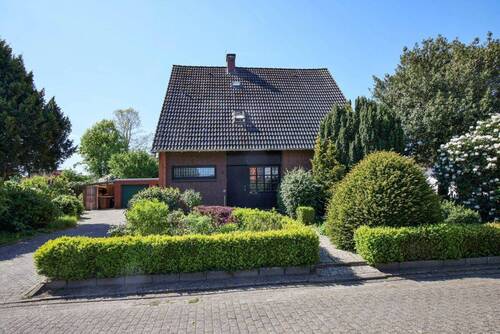 Außenansicht - 6 Zimmer Mehrfamilienhaus, Wohnhaus zum Kaufen in Zetel