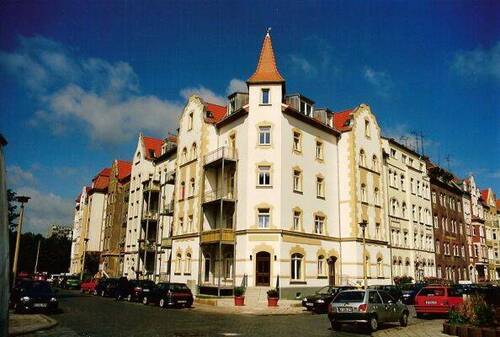 Hausansicht - Schönes 1-Raum-Apartment mit offener Einbauküche