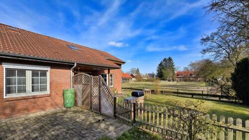 Garten Einliegerwohnung - Einfamilienhaus mit 212,10 m² in Sassenburg zum Kaufen