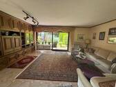 Wohnbereich mit Blick zur Terrasse - 4 Zimmer Mehrfamilienhaus, Wohnhaus zum Kaufen in Nürnberg