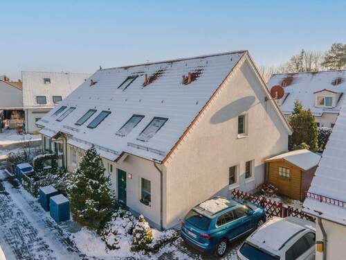 Hausansicht - Familienidylle im Grünen - Reihenendhaus mit großzügiger Terrasse und Südgarten