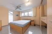 Schlafzimmer mit Zugang zur Terrasse - 