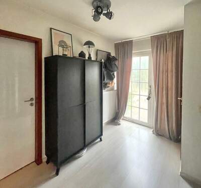 Diele mit Hauseingang - 4 Zimmer Doppelhaushälfte in Heinbockel